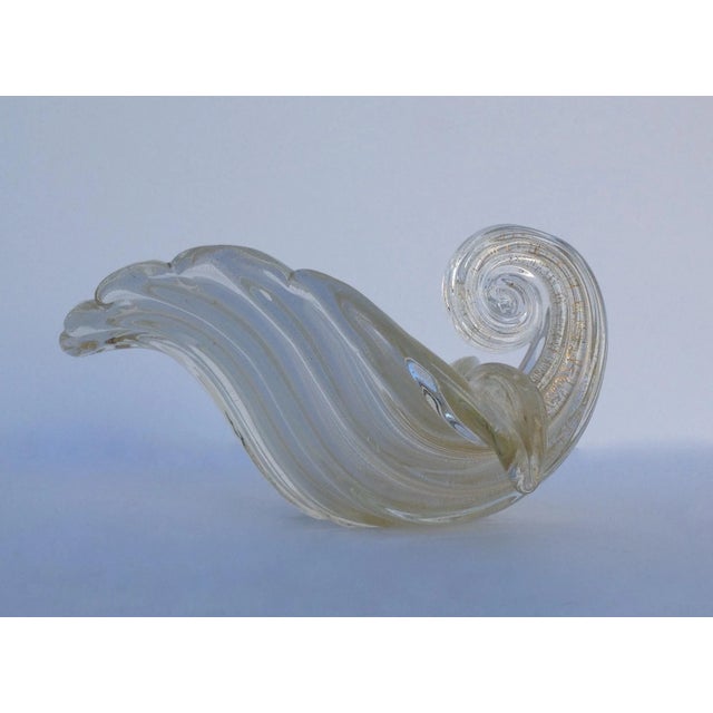 Vintage C1950's Barovier Y' Toso Vintage Italian Murano Large Glass Conch Shell With Curled End and Gold Leaf Inclusions For Sale In West Palm - Image 6 of 11