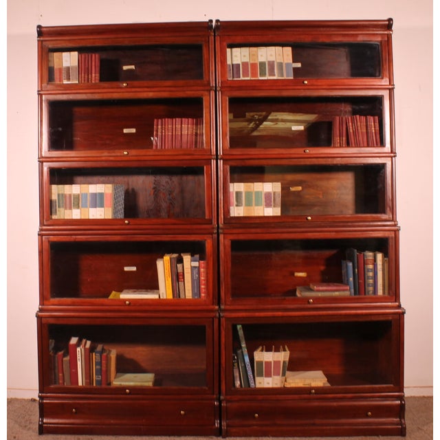 Elegant pair of Globe Wernicke London mahogany bookcases from the late 19th/early 20th century - England This charming...