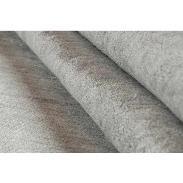 2010s Rug & Kilim’s Modern Rug in Solid Gray and Off-White Striae For Sale In New York - Image 6 of 8