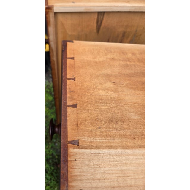 Brown Antique 1830s American Empire Cherry Wood & Cherry Veneer 4-Drawer Chest For Sale - Image 8 of 9