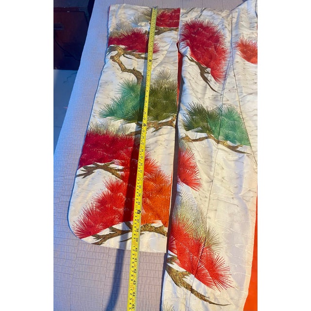 Textile Antique Japanese Ceremonial Uchikake Kimono With Hand-Embroidered Crane, c.1900–1930 For Sale - Image 7 of 8