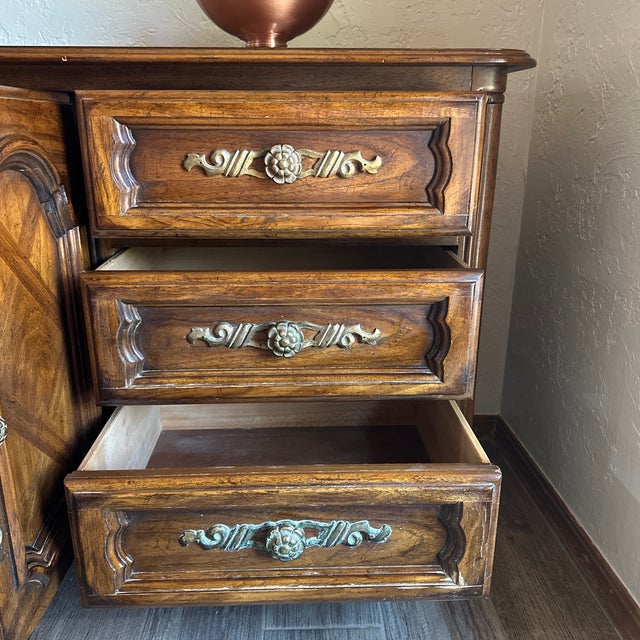 Vintage 1960 Drexel Heritage Cabernet Triple Dresser / Sideboard For Sale In Oklahoma City - Image 6 of 12