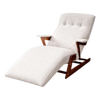 Sculptural Chaise Lounge in Solid Hardwood & Bouclé, Brazilian Modern, 1950s For Sale