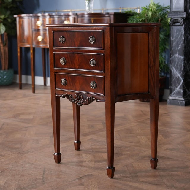Niagara Furniture Mahogany Hepplewhite Commode For Sale - Image 4 of 13