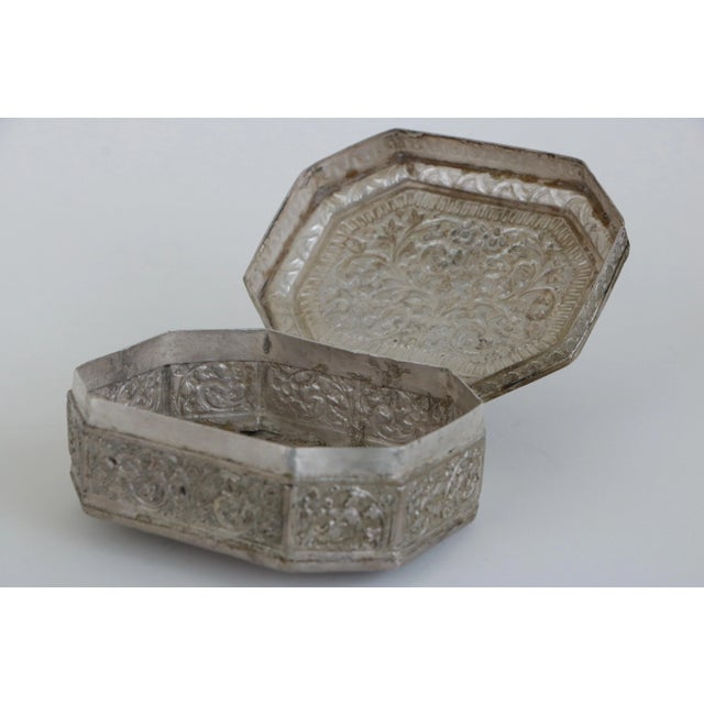 Silver Peranakan Chinese Repousse Silver Trinket Box For Sale - Image 8 of 13