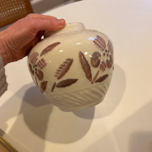 Ceramic Vintage 1945 Rookwood Art Deco Styalized MCM Art Pottery Floral Bulbous Vase For Sale - Image 7 of 10