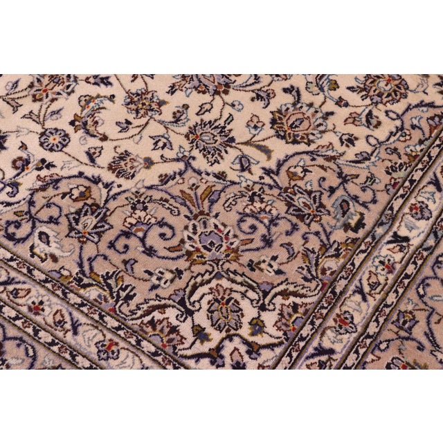 Vintage Hand-Knotted Wool Rug – 8'2" X 11'6" – Ivory & Blue With Medallion For Sale - Image 4 of 7