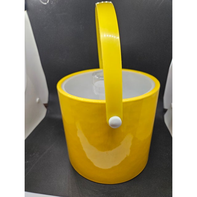 Vintage 1970s Yellow Vinyl and Lucite Ice Bucket For Sale In Washington DC - Image 6 of 9