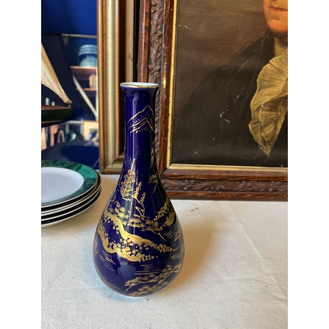 Up for consideration is a beautiful deep blue pagoda vase. This would look lovely in your home and it is a great find for...
