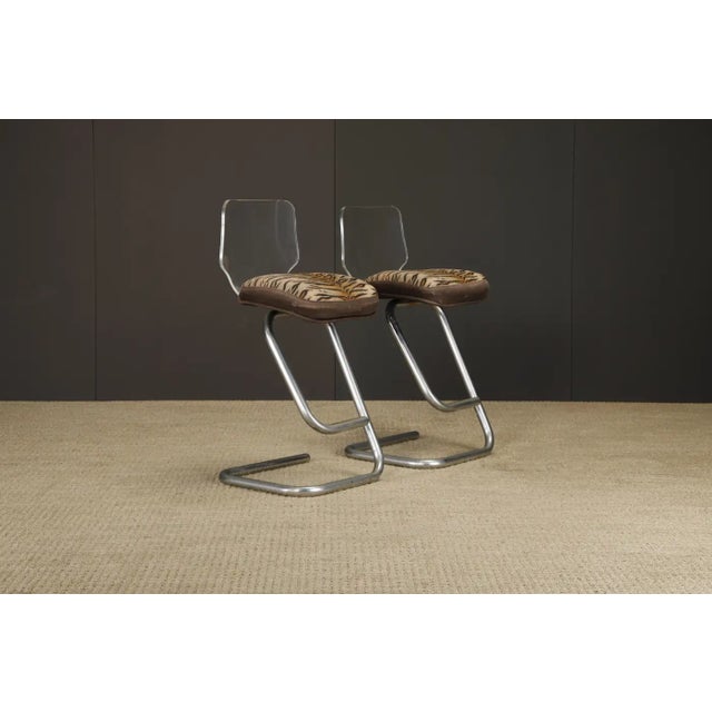 Modern Pair of Lucite and Chrome Barstools by Luigi Bardini for Miniforms Italy, 1970s For Sale - Image 3 of 18