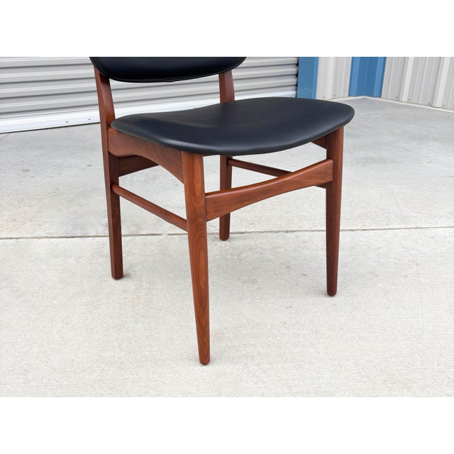 1960s Set of 6 Refinished Danish Modern Teak & Black Vinyl Dining Chairs- Set of 6 For Sale - Image 13 of 15