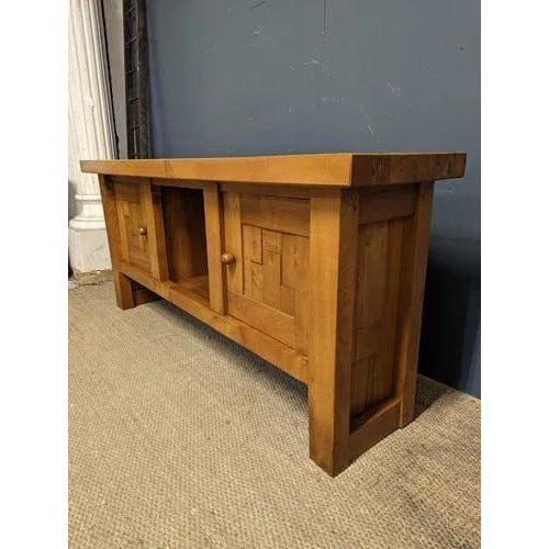 Brutalist Low Sideboard in Elm, in Very Good conditions.