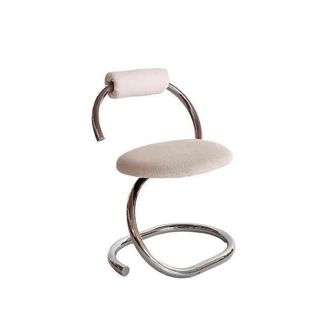 Metal Cobra Chairs in White Bouclé Fabric by Giotto Stoppino, Set of 4 For Sale - Image 7 of 8