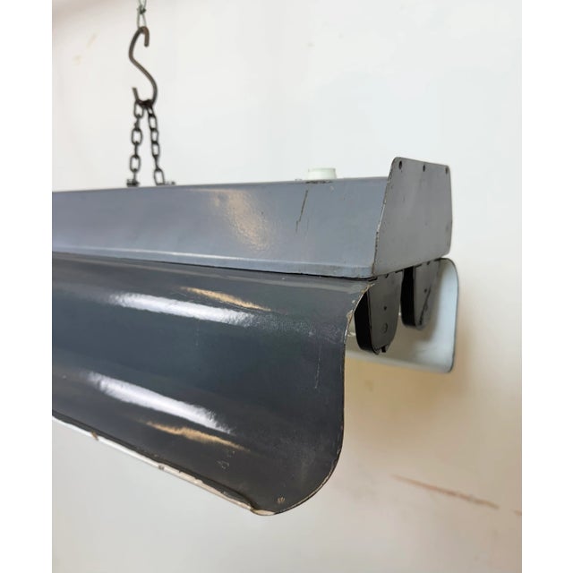 Industrial Grey Enamel Hanging Tube Light from Elektrosvit, 1960s For Sale - Image 4 of 18
