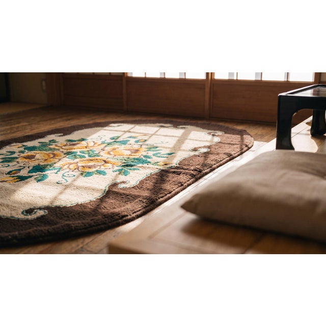 Textile 1930s White Floral Folk Art Antique American Hooked Rug 4' 5" X 7' 9" Hand Knotted Wool Carpet For Sale - Image 7 of 8