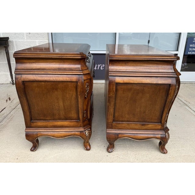 Late 20th Century Pair of Orleans International French-Style Burled Walnut Bombe Nightstands For Sale - Image 9 of 18