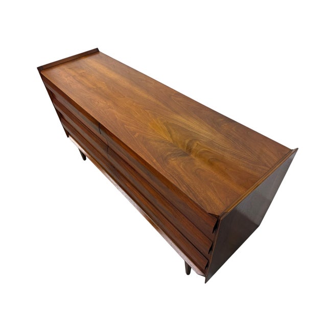 1960s Mid-Century Modern Lane 1st Edition Walnut Dresser For Sale - Image 5 of 8