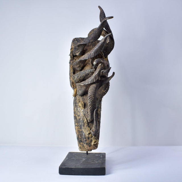 Early 20th Century Dan, Wee, Kran, Guerre Guere Mask on Stand For Sale In Denver - Image 6 of 15
