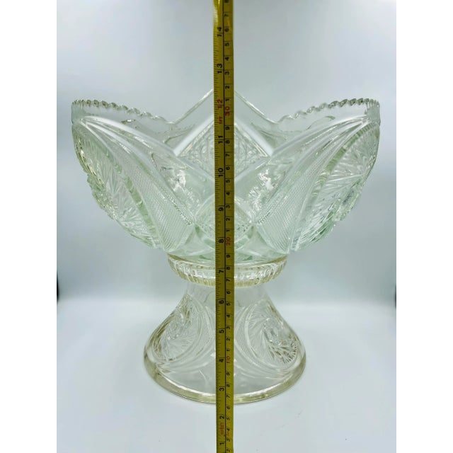 Transparent Vintage L. E. Smith "Aztec" Pattern Punch Server Set With Pedestal & 10 Cups For Sale - Image 8 of 13