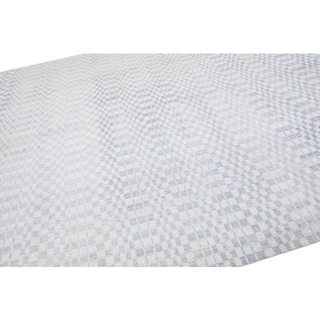 2010s Gray Modern Wool & Silk Rug With Geometric Seamless Design For Sale In New York - Image 6 of 7