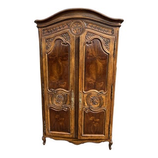 Late 20th Century Henredon Louie XV Style Four Centuries Carved Oak Armoire For Sale