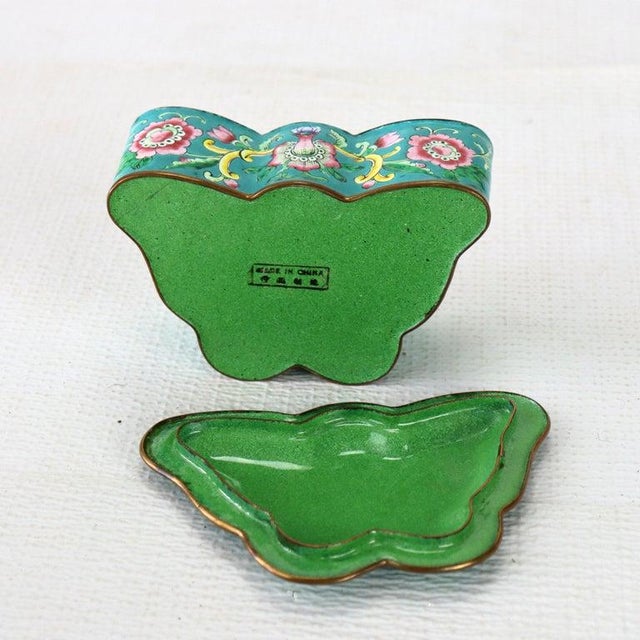 Antique Chinese Cloisonne Enameled Butterfly Shaped Trinket Box C1920 For Sale - Image 6 of 8
