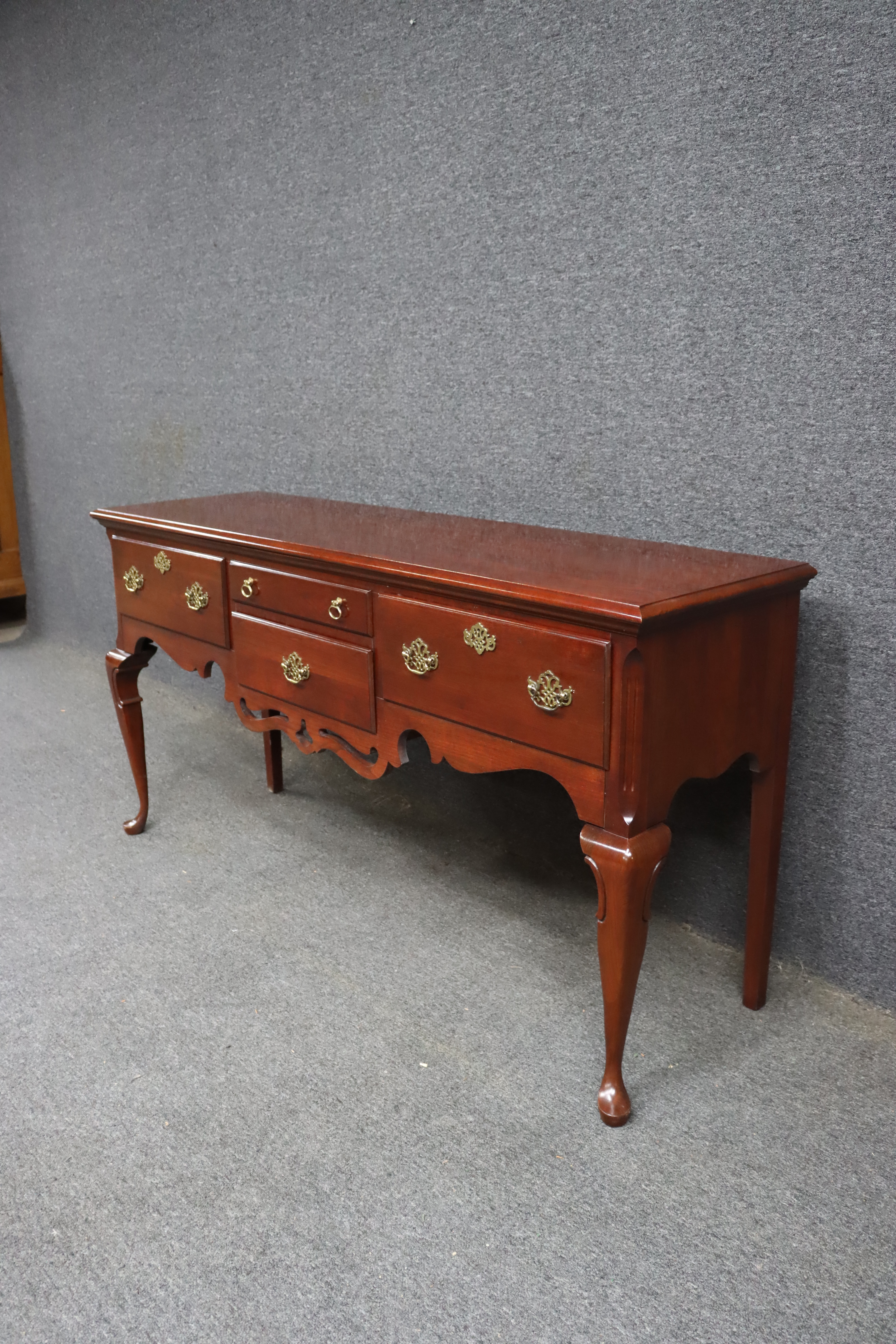 Late 20th Century Pennsylvania House Queen Anne Cherry Sideboard