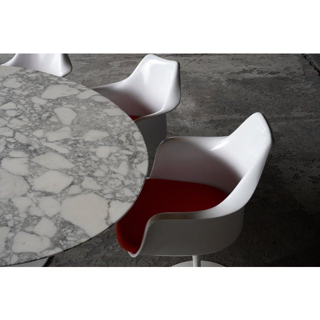 Dining Set by Eero Saarinen for Knoll International, USA, 1990s, Set of 7, in Very Good conditions. Designed 1990 to 1999...