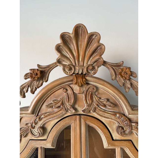 1970s Italian Hollywood Regency Carved Wood Two-Door Hanging Wall Cabinet For Sale - Image 11 of 13