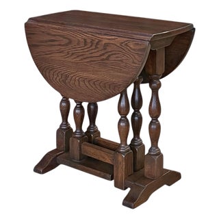 Mid-20th Century English William and Mary Style Oak Dropleaf Side Table For Sale