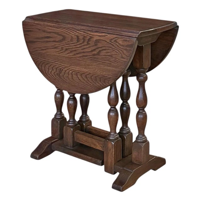 Mid-20th Century English William and Mary Style Oak Dropleaf Side Table For Sale
