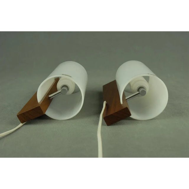 Mid-Century Modern Italian Acrylic Glass & Teak Wall Lamps by Luigi Massoni for Guzzini, 1960s, Set of 2 For Sale - Image 3 of 10