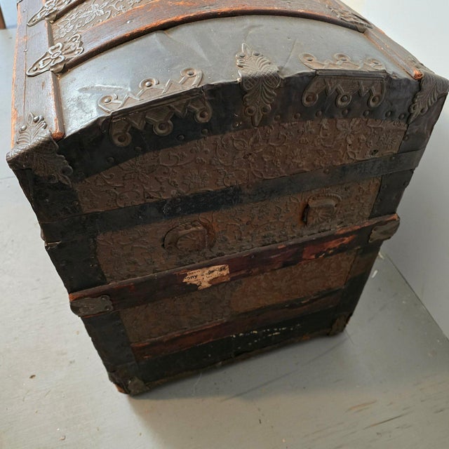 Monumental Victorian Dome Top Steamer Trunk With Rare Floral Embossed Tin and Pony Express Wichita Kansas Label For Sale - Image 4 of 13