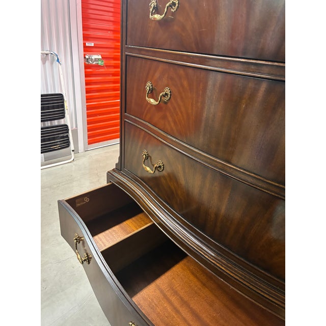 Brown Drexel Heritage Unusual Vintage 18th Century Burled Mahogany Traditional Chest For Sale - Image 8 of 9