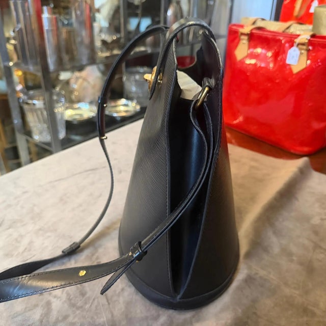 1995 Vintage Louis Vuitton Black Epi Leather Cluny Shoulder Bag For Sale - Image 10 of 17