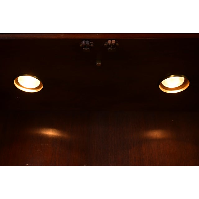 Late 20th Century Stickley Chippendale Carved Flame Mahogany Lighted Breakfront Bookcase Cabinet For Sale - Image 9 of 12
