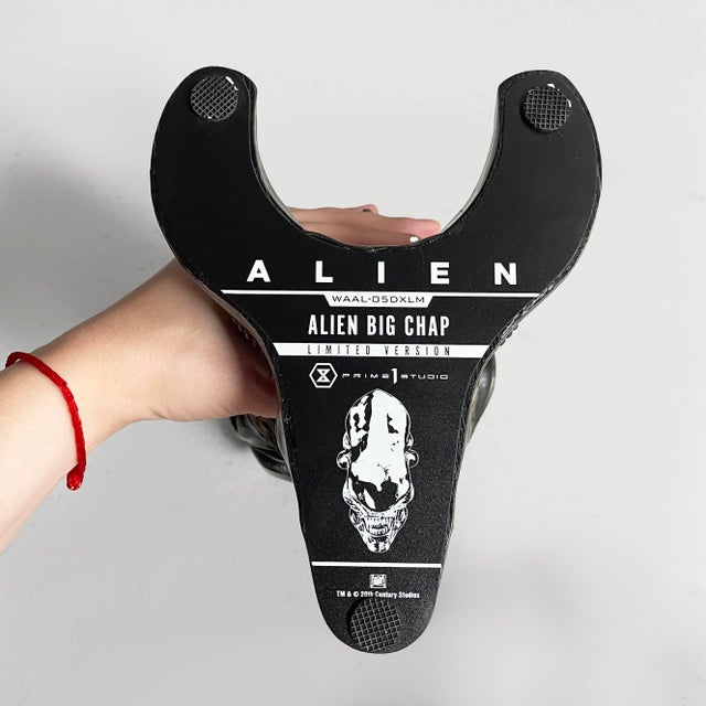 Limited Edition Alien Big Chap Japan Figure from Prime 1 Studio, 2000s For Sale - Image 13 of 18