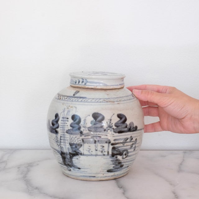 Antique Chinese ginger jar, in very good condition.