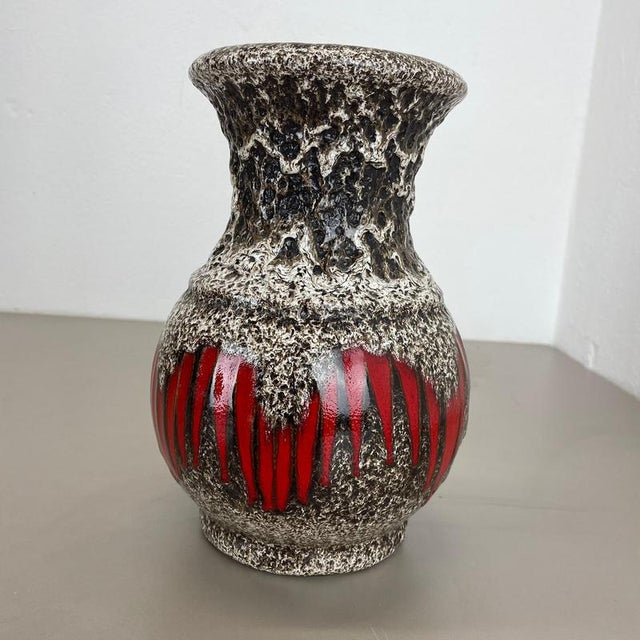 Large Lora Zig Zag Fat Lava Pottery Vase attributed to Scheurich, Germany, 1970s For Sale - Image 14 of 18