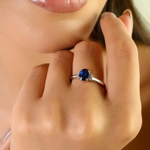 14k White Gold 1.85Ct Natural Oval Blue Sapphire & Diamond Engagement Ring Size 6.5 For Sale - Image 4 of 12