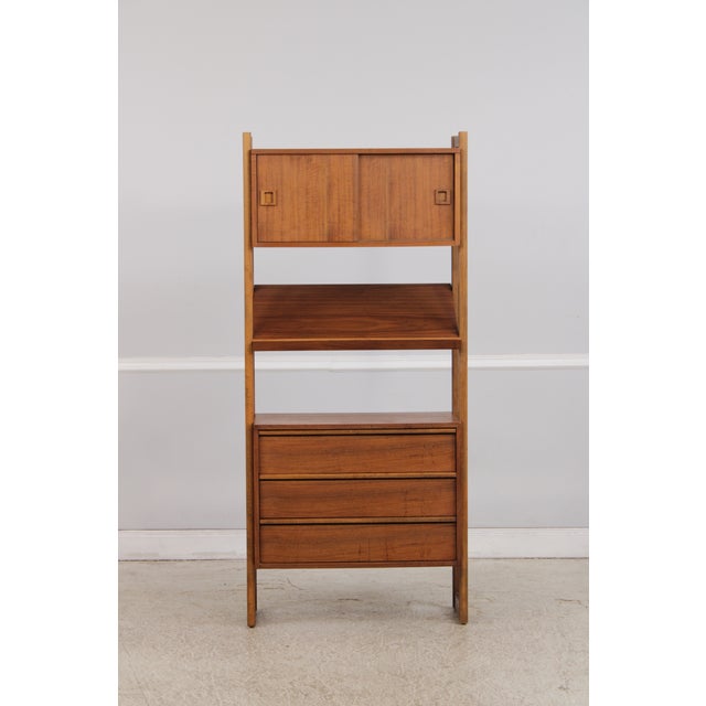 Age: Approx: 30 Years Old Details: Walnut Mid Century Modern High Quality Construction Stunning Vintage Mid Century Modern...