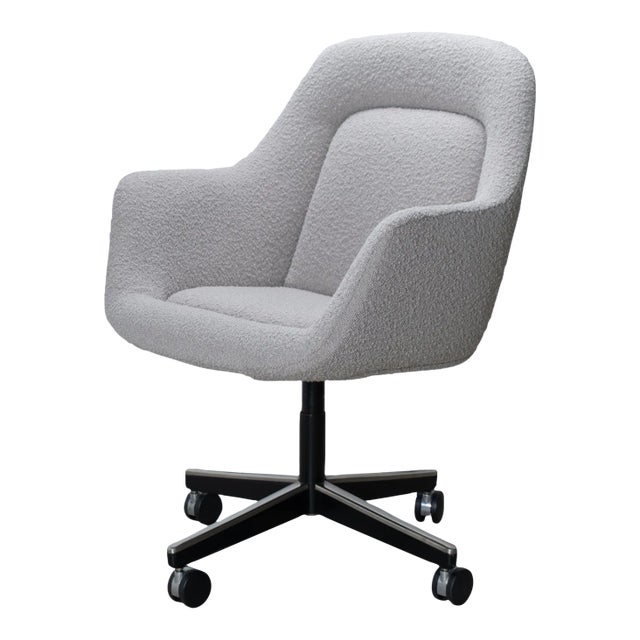 Pearson Executive Chair in Platinum Performance Bouclé by Max Pearson for Knoll For Sale