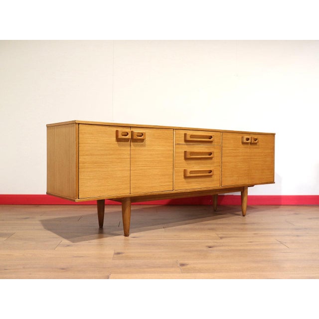Mid Century Modern Vintage Sideboard Credenza in the Style of Uniflex Danish Style For Sale In Greensboro - Image 6 of 15