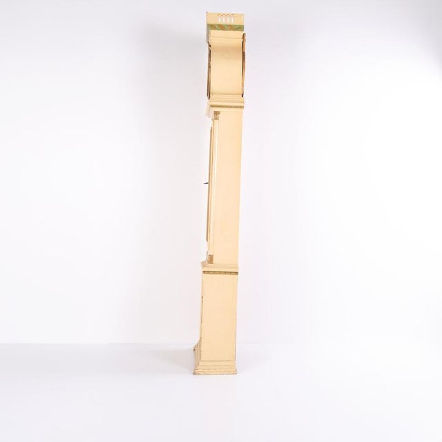 White Painted Frøken Clock with Decorative Details, Bornholm, 1790s For Sale - Image 3 of 15