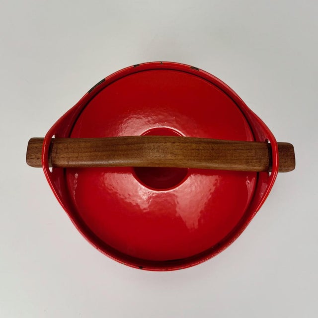 Timo Sarpaneva Red Enamel and Cast Iron Pot by Timo Sarpaneva for Rosenlew of Finland, 1960s For Sale - Image 4 of 11