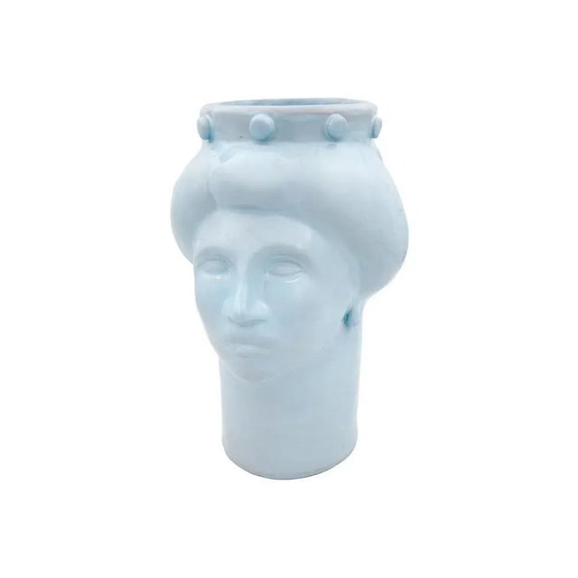 Descrizione we were inspired by a figure of a powerful, mysterious and fascinating woman to give life to our first female...