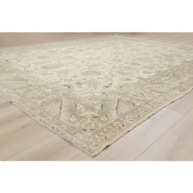Ivory Vintage Turkish Sivas Rug, 09'11 X 13'02 For Sale - Image 8 of 10