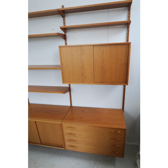 Mid-Century Modern Danish Wall Shelf in Teak from FM Møbler, 1960s For Sale - Image 3 of 18