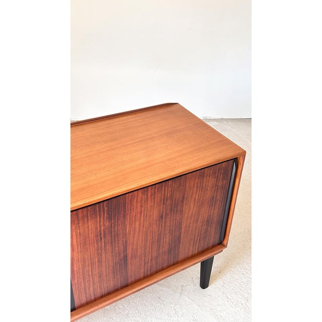 Ash & Rosewood Sideboard by Gordon Russell for Russell of Broadway, 1950s For Sale - Image 9 of 10