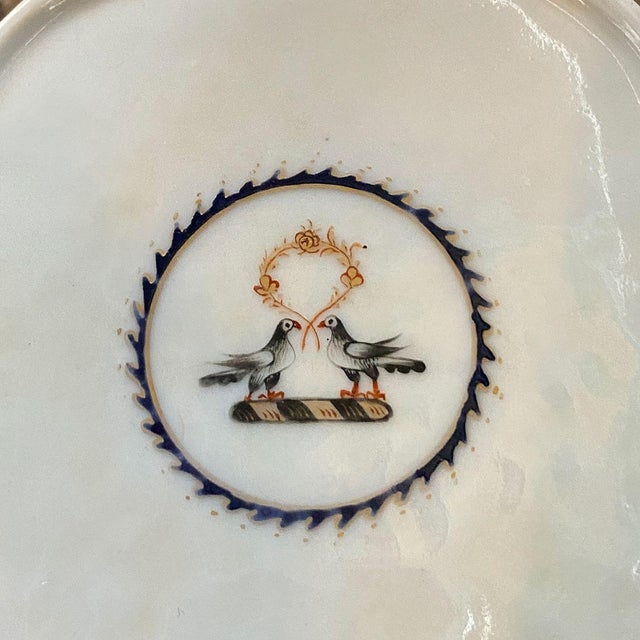 19th Century Chinese Export Qing Porcelain Armorial Flask-Form Tea Caddy For Sale - Image 4 of 11